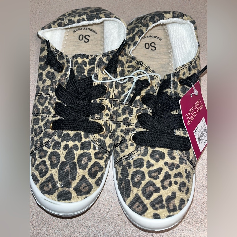 SO Women’s Leopard Slip On Sport Shoes with Memory Foam Bottoms Size 9